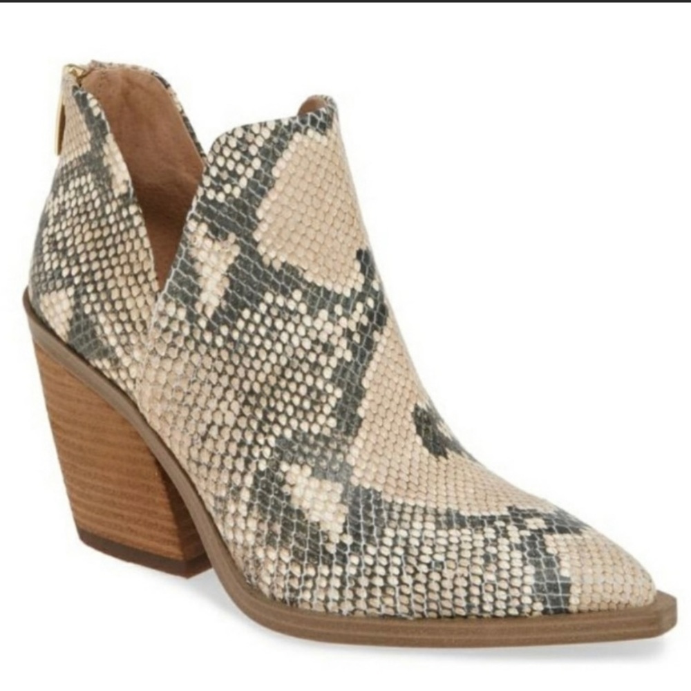 NWOT. Vince Camuto Gigietta Snakeskin Bootie